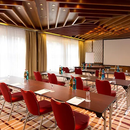 Отель The Q Quadro 4*