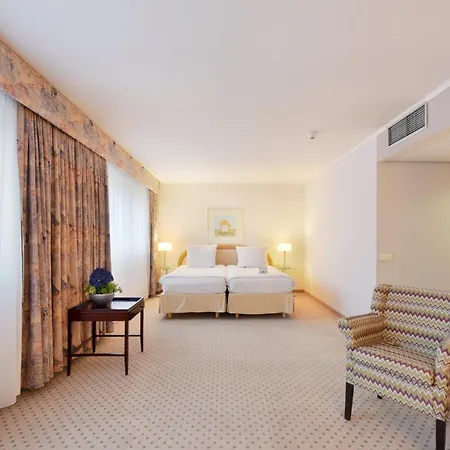 Отель The Q Quadro 4*