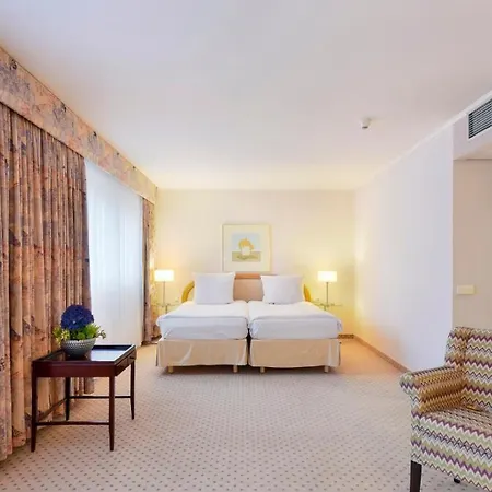 The Q - Quadro Hotel