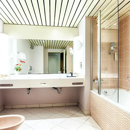 Hotel The Q - Quadro 4*