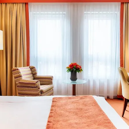 The Q - Quadro 4*