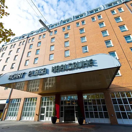 The Q - Quadro מלון