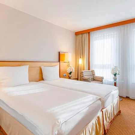 Отель The Q - Quadro 4*