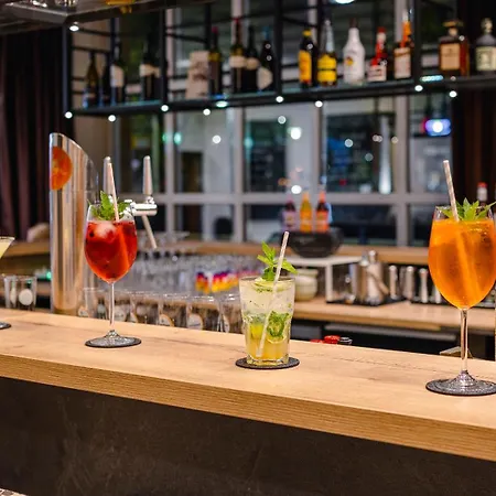 Ξενοδοχείο The Q - Quadro 4*