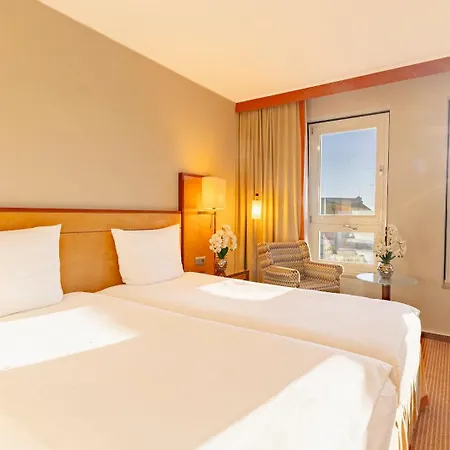 Отель The Q - Quadro 4*