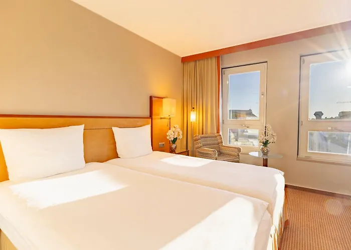 Ξενοδοχείο The Q - Quadro 4*